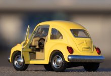 voiture miniature jaune